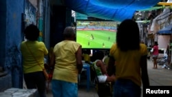 Gledanje Mundijala na ulicama Rio de Janeira, Brazil, fotoarhiv