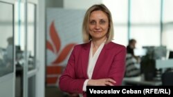 Viceprim-ministra, Doina Nistor, ministra Dezvoltării Economice și Digitalizării, în vizită pentru un interviu la biroul Europei Libere din Chișinău, 8 aprilie 2025