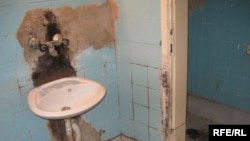 Илустрација: Руинирана болница