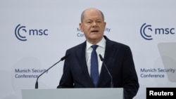 გერმანიის კანცლერმა, ოლაფ შოლცმა მიუნხენის უსაფრთხოების კონფერენციაზე 15 თებერვალს განაცხადა, რომ გერმანია უარყოფს "უცხოთა ჩარევას ჩვენს დემოკრატიაში"