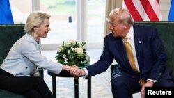 Trump dhe von der Leyen zhvilluan bisedime private në një nga fushat e golfit të Trumpit në Skoci. 27 korrik, 2025