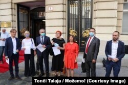 'Tek treba vidjeti tko su ljudi koji stoje uz Tomaševića. Mi to kao građani ne znamo dovoljn', ocjenjuje Puhovski. (na fotografiji članovi koalicije Možemo VIlim Matula, Sandra Benčić, Damir Bakić, Rada Borić, Katarina Peović, Bojan Glavašević i Tomislav Tomašević)