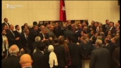 Тепачка во турскиот парламент