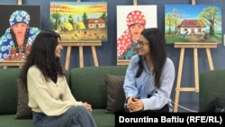 Edona Krasniqi (majtas) dhe Meleke Misini.