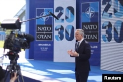Jens Stoltenberg a discutat cu presa acreditată la NATO înainte de sosirea liderilor statelor membre.