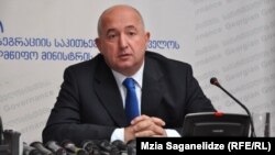 По словам Закареишвили, три года – это очень малый срок для решения конфликтов, однако подчеркнул, что нерешаемых проблем не бывает