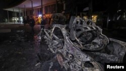 Un automobil ars complet după un atac rusesc asupra Harkovului.