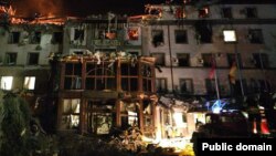 რუსეთის სარაკეტო დარტყმის შედეგად დანგრეული სასტუმრო უკრაინის ქალაქ კრივოი-როგში