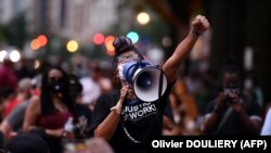 Protesti ispred Lafayette parka u blizini Bijele kuće, 4. juni 