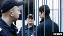 Аброр Азимов в зале суда. 