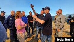 Премиерот Зоран Заев и владини претставници во посета на селото Будинарци, Берово на 7 август годинава, во чија близина има пожар