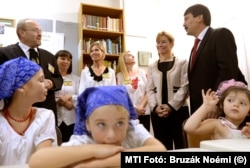 Áder János köztársasági elnök és felesége, Herczegh Anita a San Fernando-völgyi Református Egyház vasárnapi iskolájában, Los Angelesben