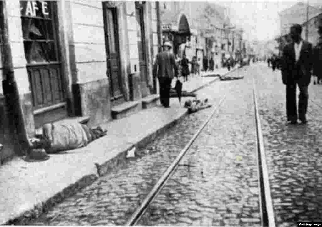 În 1941,&nbsp;​Iaşul era deja un oraş cu lungă tradiţie antisemită, spune istoricul Adrian Cioflâncă. Aici au fost fondate toate cele trei mari formaţiuni xenofobe din perioada interbelică: &bdquo;Liga Apărării Naţional Creştine&rdquo;, a lui A.C. Cuza, &bdquo;Legiunea Arhanghelului Mihail&rdquo;, a lui C. Z. Codreanu, şi Partidul Naţional Creştin, constituit prin fuziune, de formaţiunile conduse de O. Goga şi A.C. Cuza.