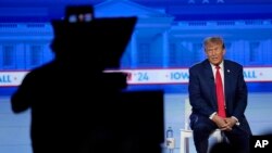 Candidatul republican la președinția SUA, fostul președinte Donald Trump, vorbește în timpul unei emisiuni a postului Fox News - 10 ianuarie 2024. (AP Photo/Carolyn Kaster)