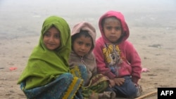 په پېښور کې بې کوره ماشومان