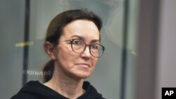 Alsu Kurmasheva, gazetare me bazë në Pragë e REL-it dhe me shtetësi amerikane dhe ruse, është duke u mbajtur në paraburgimin rus prej 18 tetorit.