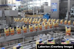 Lëngje të prodhuara nga kompania "Laberion". Kjo kompani ka thënë se për shkak të rënies së shitjes, kanë humbje deri në pesë milionë euro.