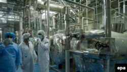 Tehničari Međunarodne agencije za atomsku energiju pregledavaju lokaciju fabrike za konverziju uranijuma u Isfahanu, Iran. (