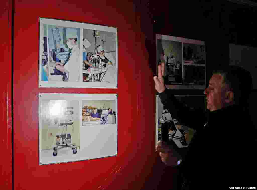 Вршителот на должноста директор на фабриката, Виталиј Кодицкиј, ги гледа фотографиите на вентилаторите. Како одговор на итната потреба од вентилатори во Украина, некои од најбогатите бизнисмени во земјата изразија подготвеност да купат машини од странство. Но, официјалните претставници на одбраната вршат притисок тие да бидат направени во Украина со употреба на технологија развиена во фабриката Буревисник.