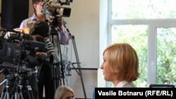 Во услови на притисоци, почитувањето на професионалните кодекси останува во рацете на новинарите 