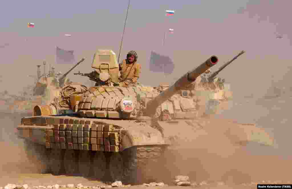 Околу 2.500 војници, вклучувајќи 1.800 руски војници учествуваа во вежбите, кои се одржаа од 5 август до 10 август.