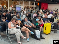 Люди не могут улететь из московского аэропорта Шереметьево, 28 июля 2025 год