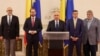 Liderii partidelor din coaliția de guvernare de la stânga la dreapta: Kelemen Hunor (UDMR), Dominic Fritz (USR), premierul Ilie Bolojan (PNL), Sorin Grindeanu (PSD) și reprezentantul minorităților, alta decât cea maghiară, Varujan Pambuccian.