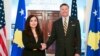Presidentja e Kosovës, Vjosa Osmani me zëvendëssekretarin amerikan të Shtetit, Christopher Landau.