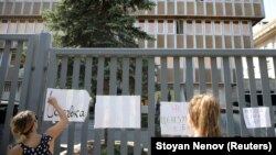 Част от протеста пред сградата на БНР в петък