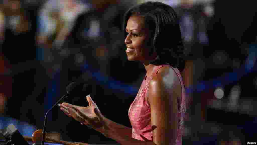 Супруга президента Мишель Обама выступает в первый день съезда. Шарлотт, Северная Каролина, 4 сентября 2012 года.