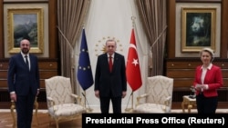  Шарл Мишел, Реџеп Таип Ердоган и Урсула фон дер Лајен