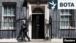 Kryeministri britanik, Keir Starmer, duke dalë nga Kryeministria. Fotografi nga arkivi. 