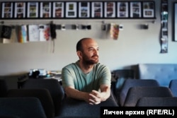 Даниел Симеонов, учител по английски език и кинознание в ОУ "Неофит Рилски" в село Дерманци.