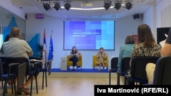 Jovana Kolarić (D) i Mirjana Pešić iz Fonda za humanitarno pravo na predstavljanju izveštaja o suđenjima za ratne zločine u Srbiji, Beograd, 16. jun 2025.