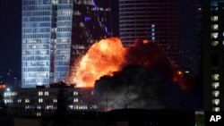 O explozie zguduie centrul Tel Avivului pe 13 iunie. Alte atacuri au fost raportate în primele ore ale zilei de 14 iunie.