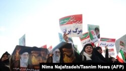 Protesti Iranaca na obje strane