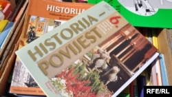 Udžbenici istorije, historije i povijesti, foto: Midhat Poturović