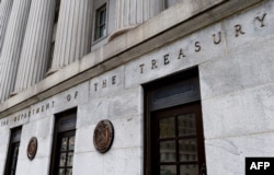 Mnogi su zainteresovani za kupovinu obveznica SAD-a jer je pouzdani dužnik (na fotografiji ulaz u američki državni trezor)