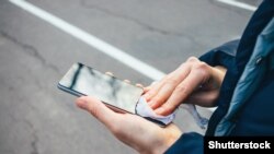 Samokarantinom i naredbe da se ostane kod kuće čine telephone posebno korisnim, ne zaboravite da ih očistite.