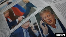 Ruske novine s naslovnicama o telefonskom razgovoru Vladimira Putina i Donalda Trumpa, ilustrativna fotografija iz arhive
