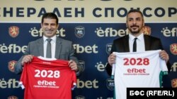 Президентът на БФС Георги Иванов-Гонзо и мениджърът в "Ефбет" Божидар Йочев представят новия спонсорски договор, който предвижда базата на националните отбори в Бояна да се ребрандира с името на хазартната компания, 3 юни 2025 г.