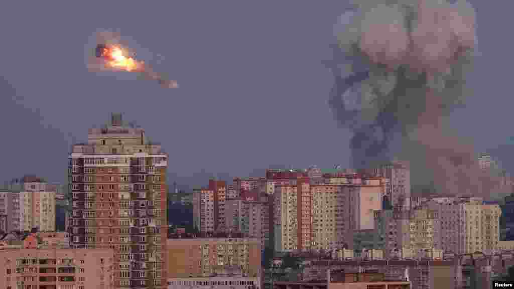 A háború eddigi legnagyobb orosz légicsapása érte Kijevet vasárnap: az oroszok egyszerre több mint 800 drónt és 13 rakétát lőttek ki Ukrajnára