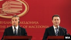 Унгарскиот премиер Виктор Орбан и премиерот Никола Груевски на прес-конференција во Скопје. 