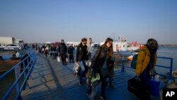 Refugiați ucraineni vin cu bacul în România.