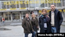 Fatos, Jehona i Saranda Bogujevci ispred Kulturnog centra Beograda