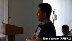 Учитель физики Юрий Пак, обвиняемый в «лжетерроризме». Караганда, 16 июня 2016 года. 