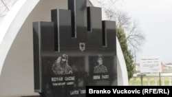 U centru Velikog Trnovca gde je sahranjen, Ritvanu Ćazimiju podignut je spomenik, a na mestu na kome je poginuo postavljena je spomen-ploča