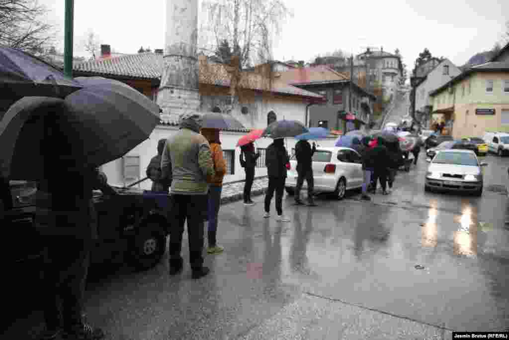 Naziv za somun je karakterističan za Sarajevo, dok se izraz somun u drugim dijelovima Bosne i Hercegovine koristi za vrstu hljeba duguljastog izduženog oblika. &nbsp;