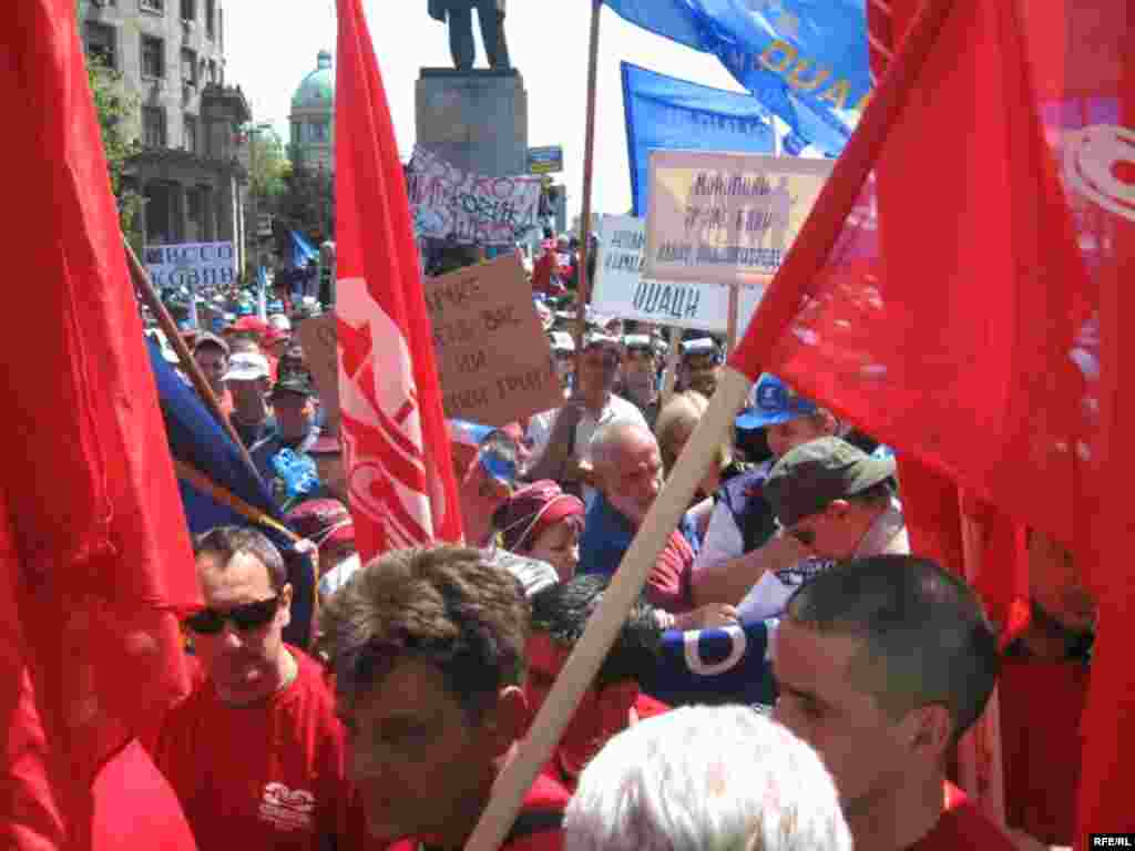Srbija - Protest i u Beogradu - Prvi maj je i ovdje iskorišten kao dobra prilika za protest. Foto: Radovan Borović, RFE/RL
