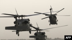 Bagdad - helikopteri u kojima je i američki potpredsednik Džozef Bajden, 30 avgust 2010